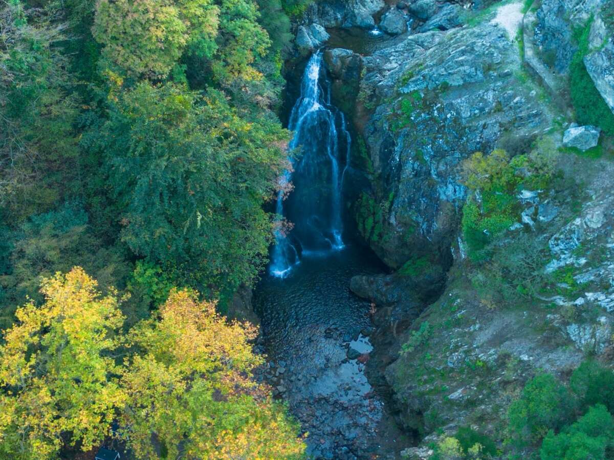 Sudüşen Şelalesi’nde sonbahar güzelliği