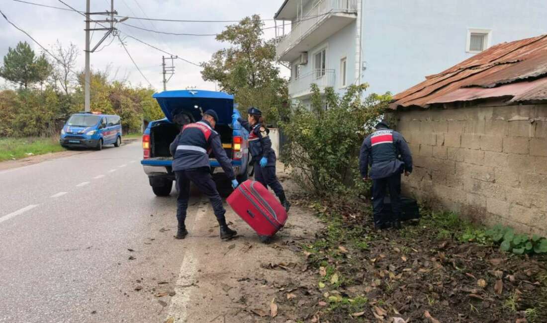 Şüpheli valiz ekipleri teyakkuza geçirdi Bursa’nın İnegöl ilçesinde yol