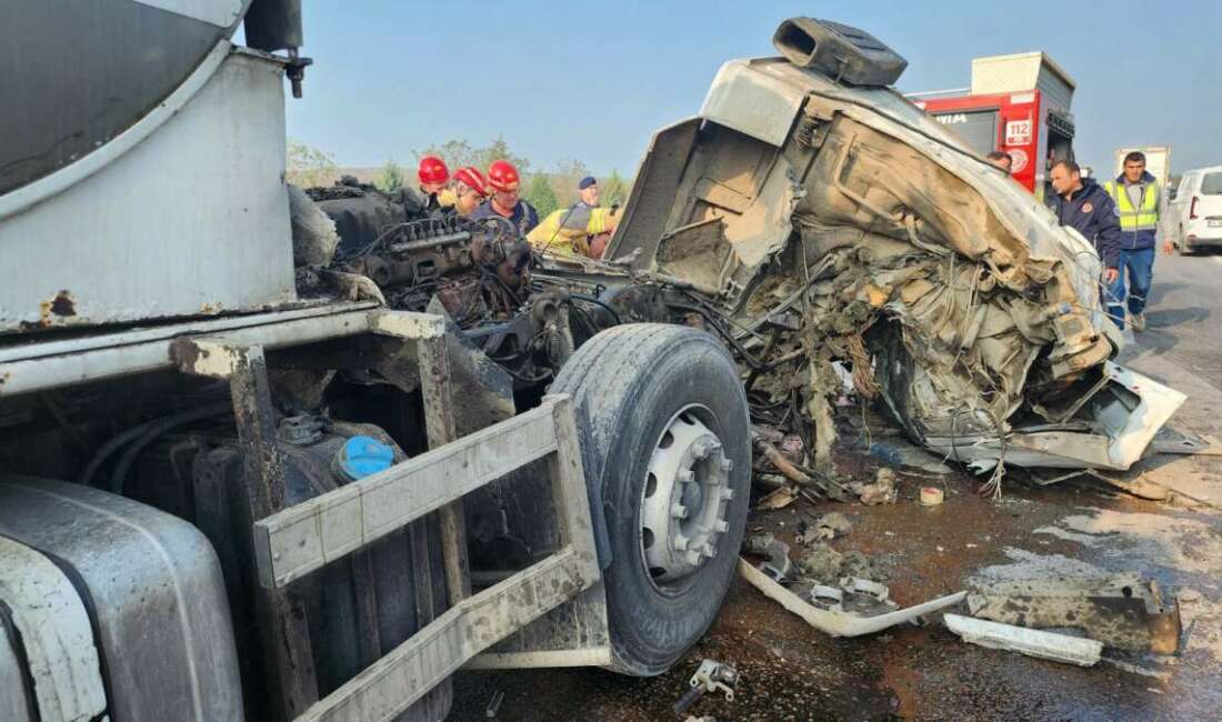Süt tankeri tıra çarptı: 1 yaralı Bursa'da aynı istikamette seyreden