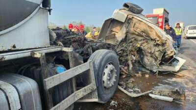 Bursa'da aynı istikamette seyreden tıra