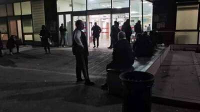 Sultangazi'de katıldıkları sünnet töreninde ikram