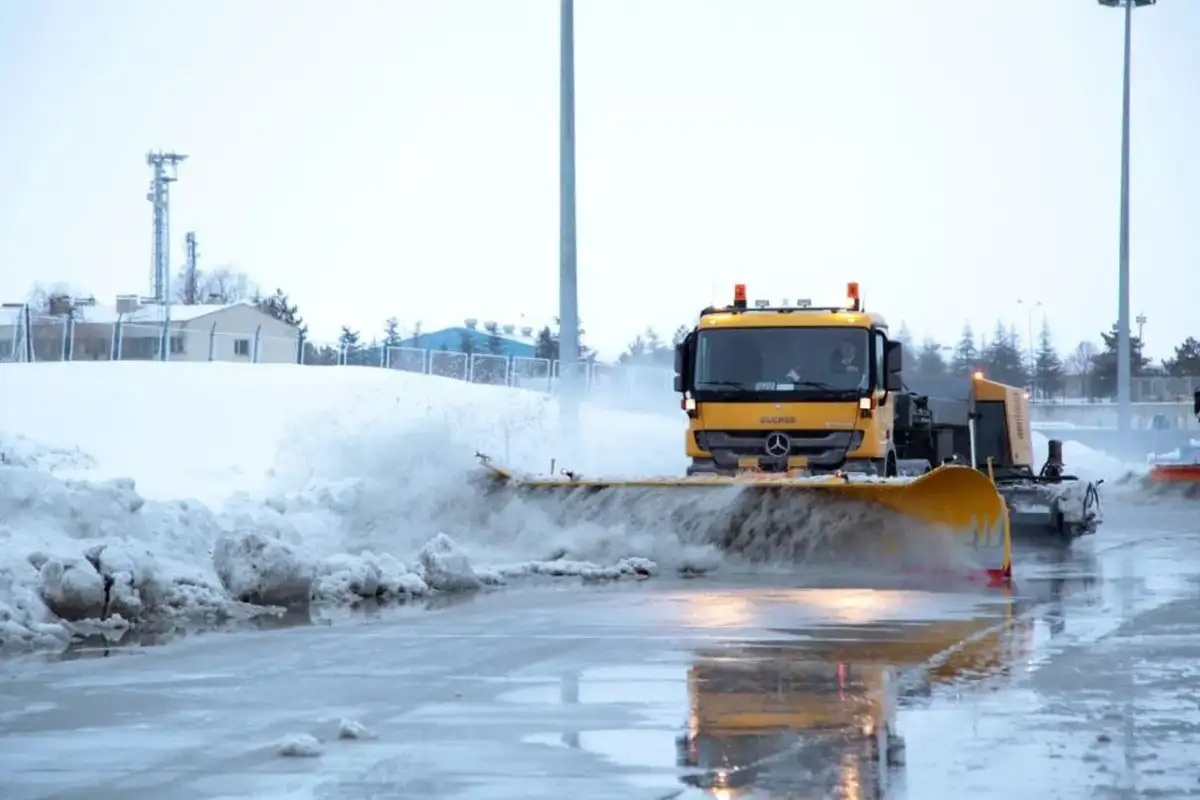 Türkiye Beyaza büründü: Adana’nın yükseklerine bile kar yağdı