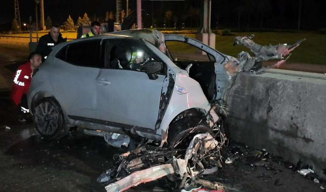 Tuzla’da otomobil gişelere saplandı: Sürücü hayatını kaybetti Tuzla'da Orhanlı gişeleri İstanbul