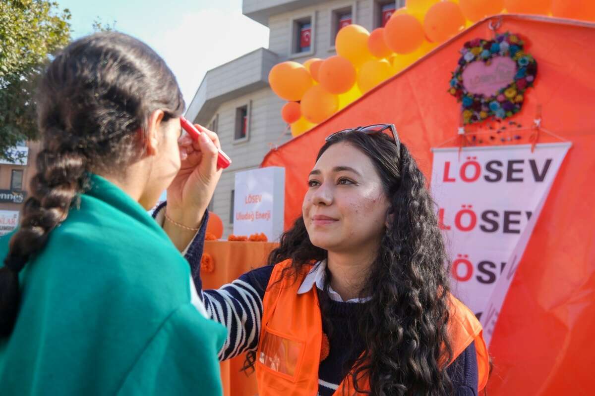 Uludağ Enerji ve LÖSEV, ‘Turuncu Çadır’da bir araya geldi