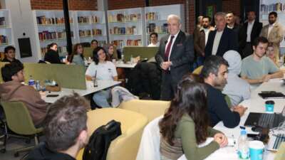 Başkan Şadi Özdemir’den üniversitelilere vize morali