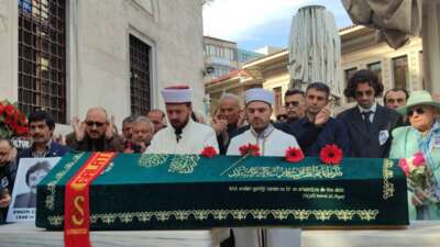 Yolun karşısına geçmeye çalışırken motosikletin