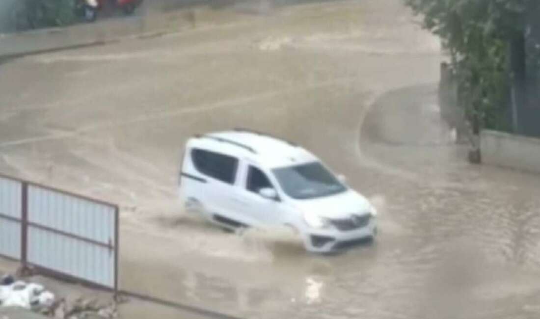İzmir’i sağanak vurdu İzmir’in kuzey ilçeleri Aliağa,