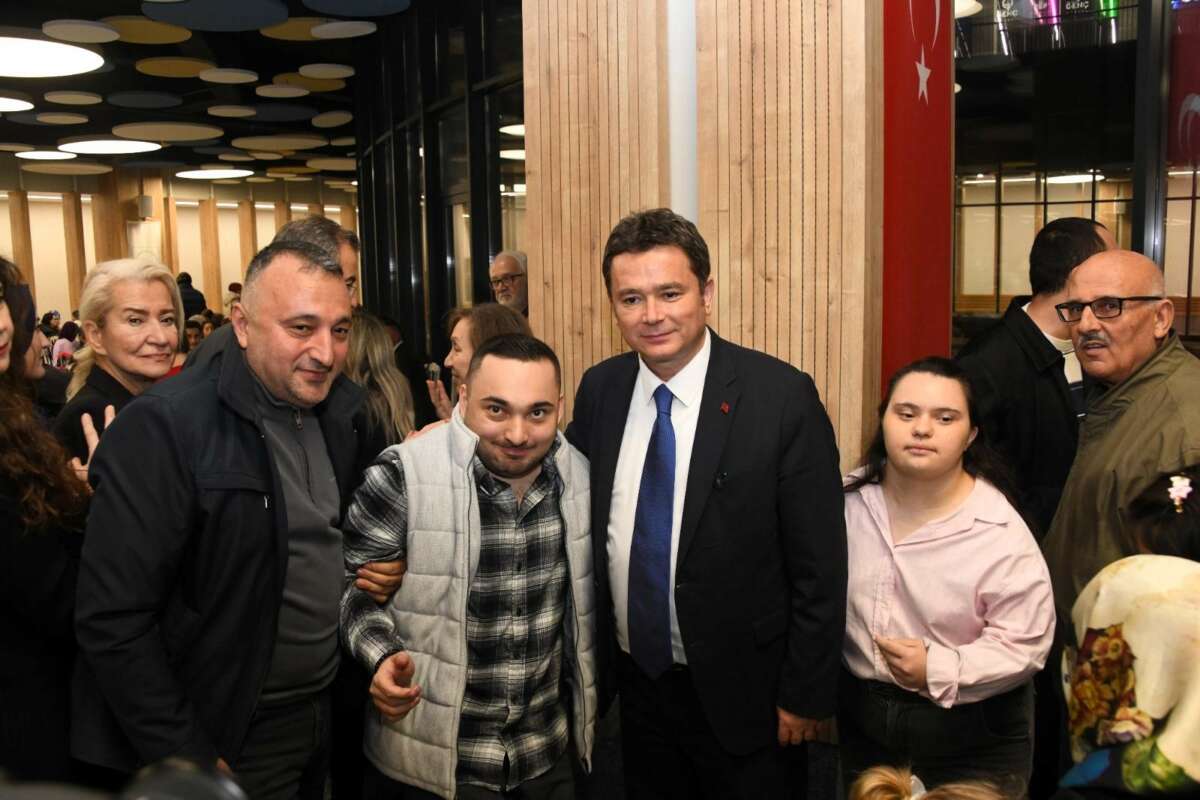 Başkan Erkan Aydın engelleri sevgiyle aştı