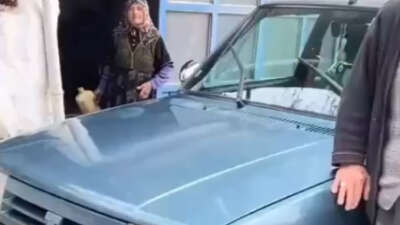 32 yıl sonra mavişinden gözyaşı dökerek ayrıldı