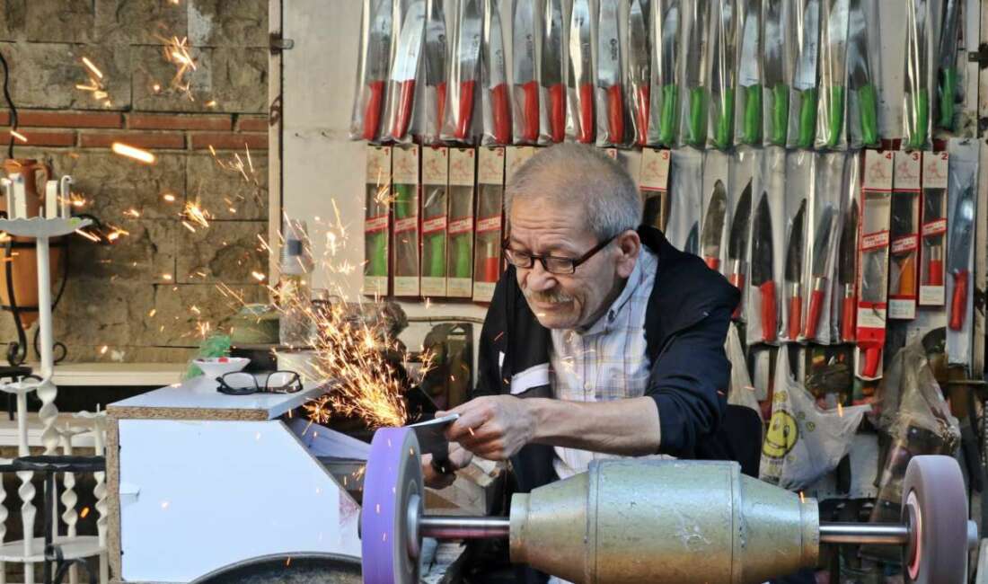 Antalya’da bıçak bileme ustası çırak bulamıyor Antalya'nın Muratpaşa ilçesinde yaşayan 65 yaşındaki