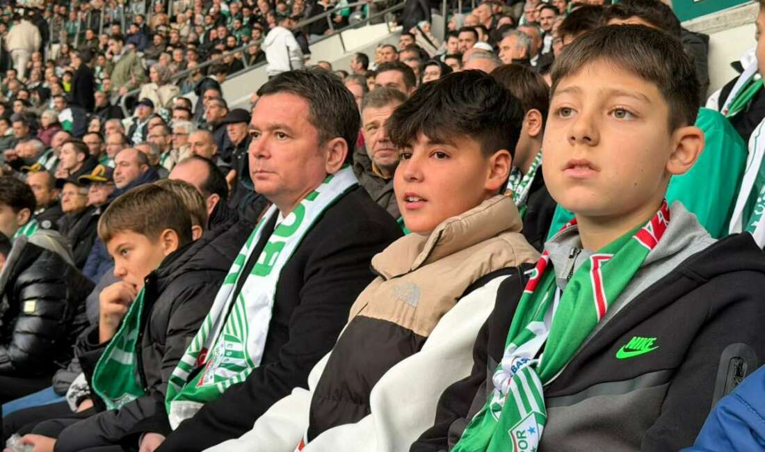 Başkan Aydın Bursaspor coşkusunu çocuklarla yaşadı Başkan Aydın Bursaspor coşkusunu çocuklarla yaşadı