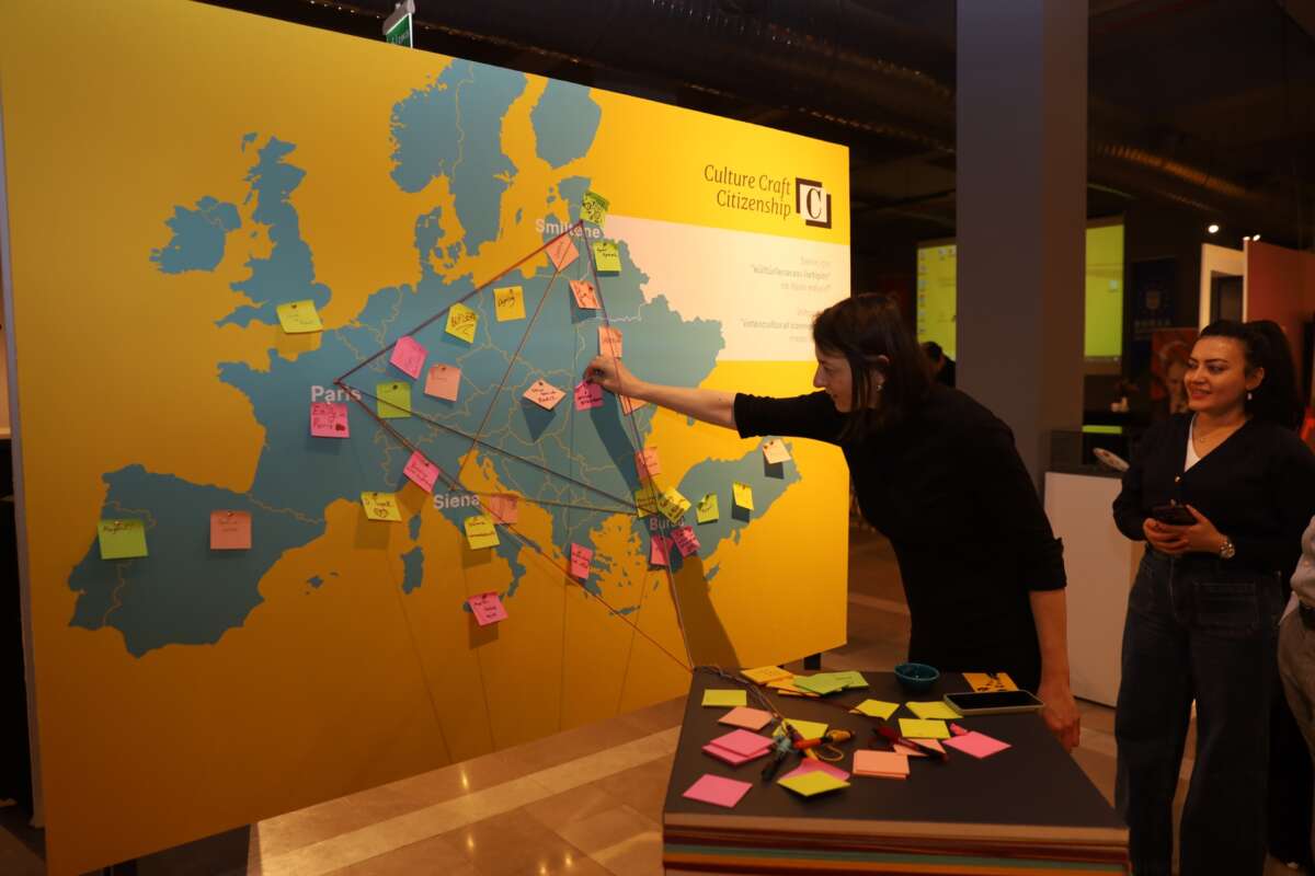 Bursa’da Göçmenlerin yolculuğu ‘Kimlik’le sergilendi