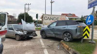 Bursa’da Işık ihlali kaza getirdi: 2 yaralı