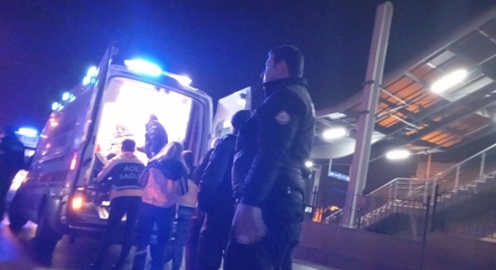 Bursa’da eğlence mekanı önünde silahlı kavga: 2 yaralı Bursa'nın Osmangazi ilçesinde bir