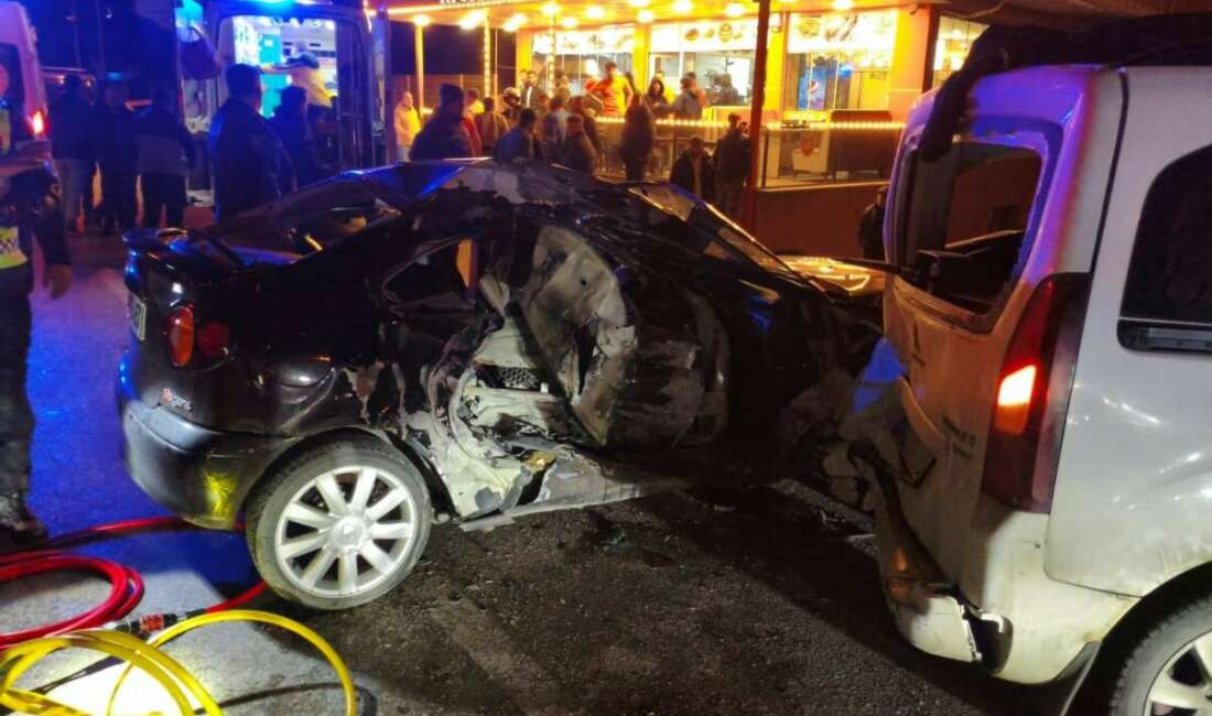 Bursa’da gece yarısı feci kaza: 1’i Ağır 4 Yaralı Bursa'nın Yıldırım ilçesinde aşırı