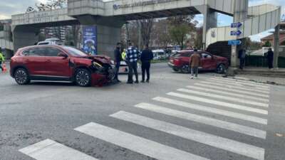 Bursa’da kavşakta feci kaza: 5 yaralı