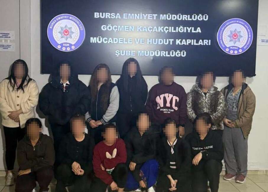 Bursa’da masaj salonlarına baskın: 13 kaçak çalışan yakalandı Bursa'da polisin 4 SPA