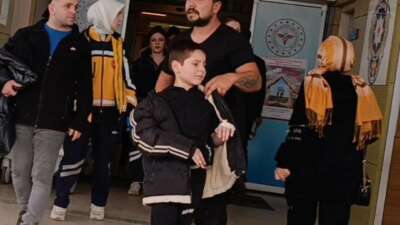 Bursa’da nacakla oynayan çocuğun parmağı tehlikede