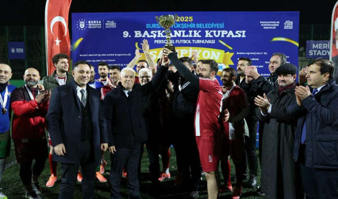 Bursa’da nefes kesen final! Kupayı Başkan Bozbey verdi Bursa Büyükşehir Belediyesi’nin kurum