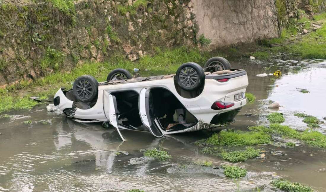 Bursa’da otomobil dere yatağına uçtu: 3 yaralı Bursa'nın İnegöl ilçesinde kontrolden
