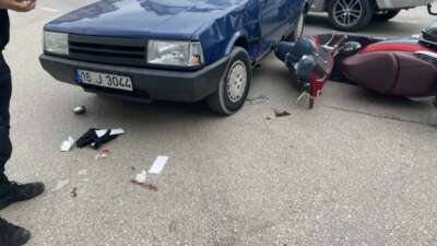 Bursa’da otomobile çarpan motosikletli ağır yaralandı