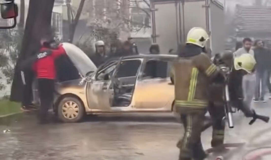 Bursa’da park halindeki midibüs yandı, otomobil zarar gördü Bursa'nın Osmangazi ilçesinde park