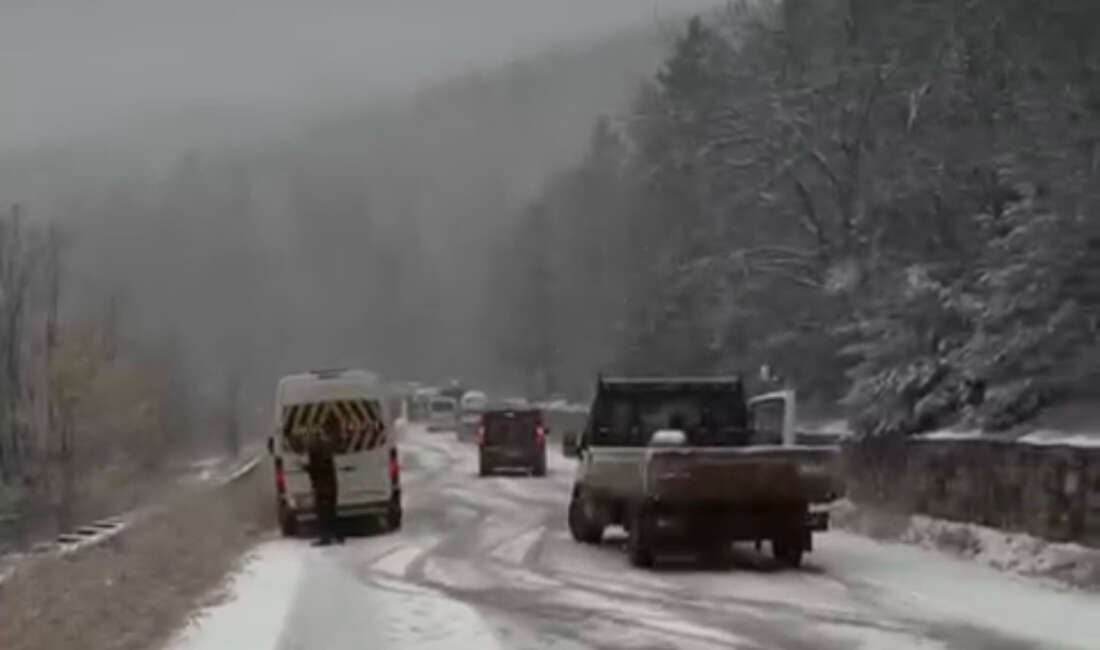 Bursa’da yoğun kar yolları kapattı Bursa'da yoğun kar hayatı