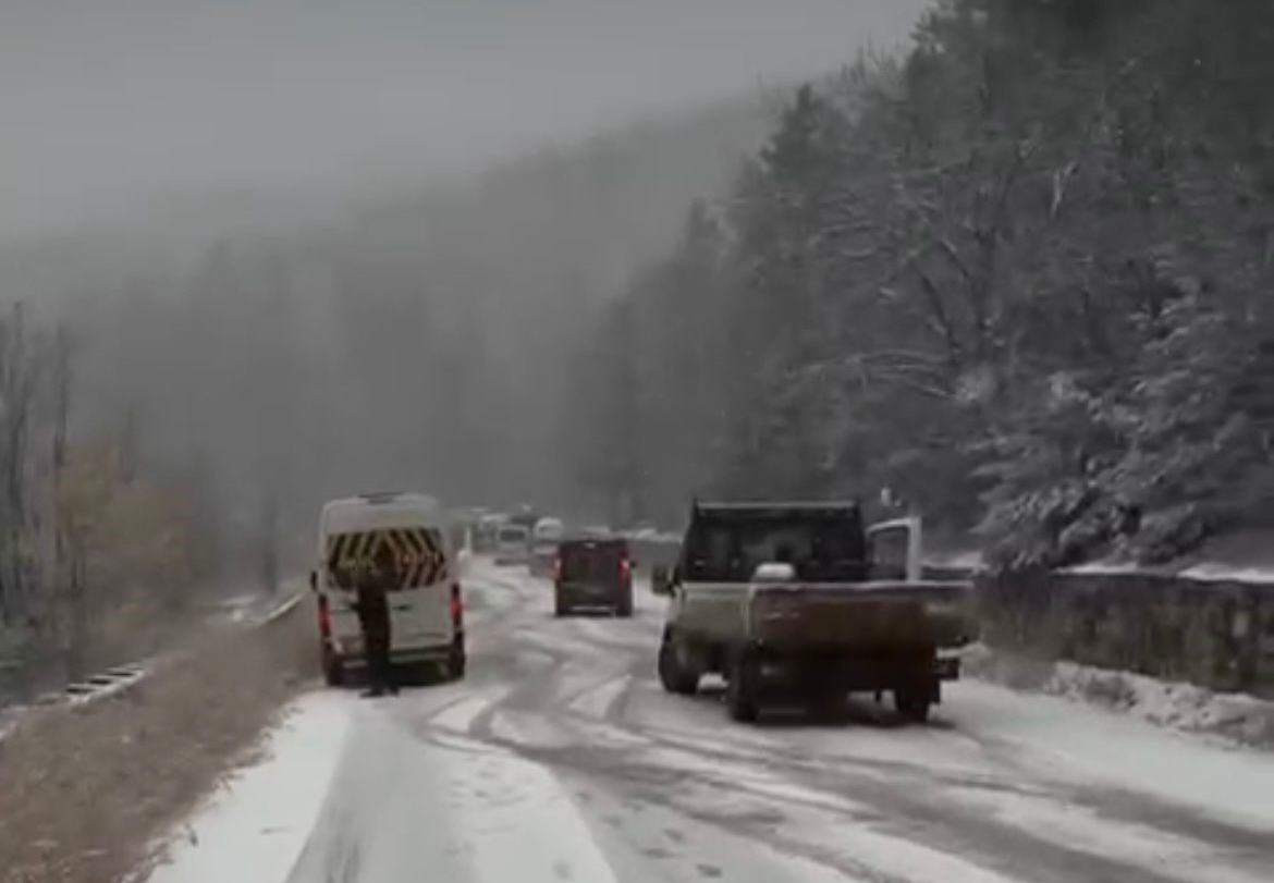 Bursa’da yoğun kar yolları kapattı