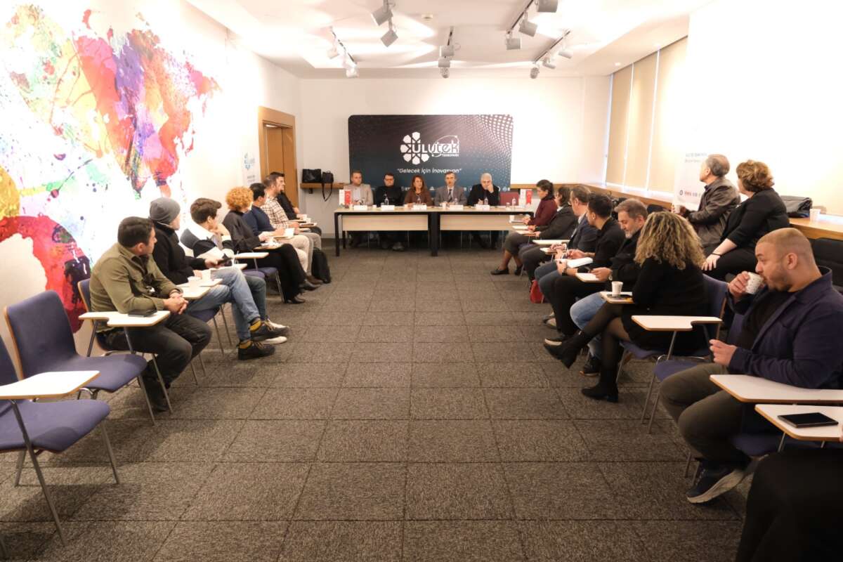 Bursa’da ‘Teknoloji Sahnesi’nde akıllı şehircilik konuşuldu