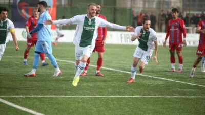 Bursaspor zirve yolunda lideri devirdi!