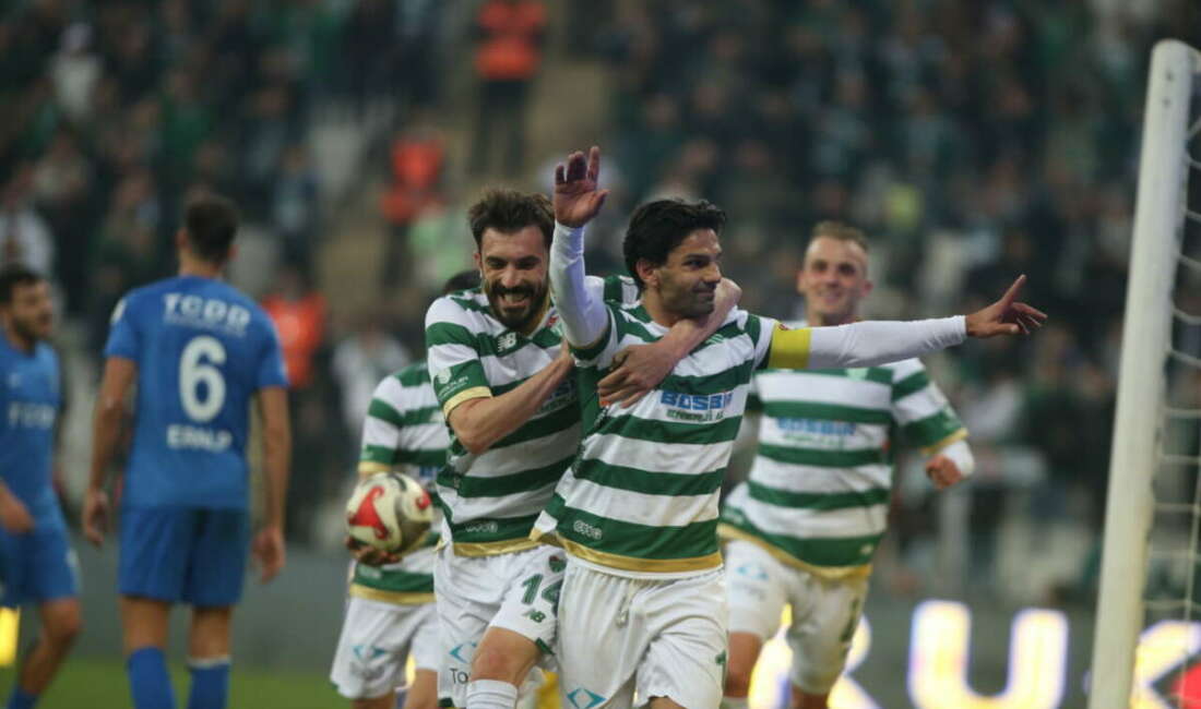 Bursaspor’dan muhteşem skor; Yeniden zirvedeyiz Yeşil beyazlılar, Ankara Demirspor’u