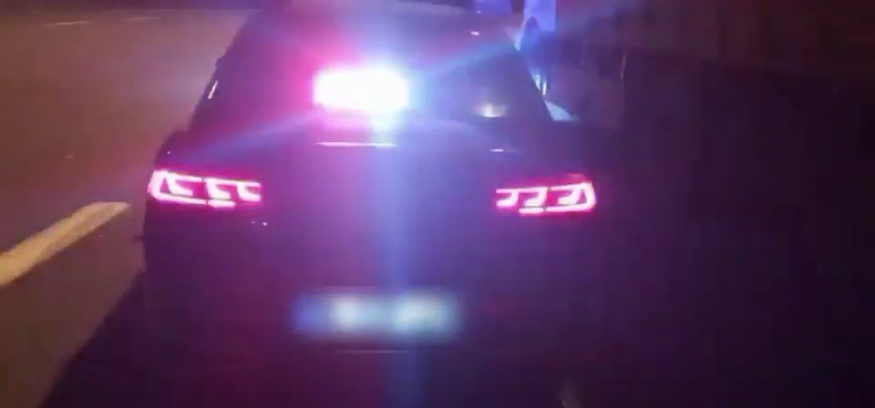 Çakarlı otomobil jandarmadan kaçamadı