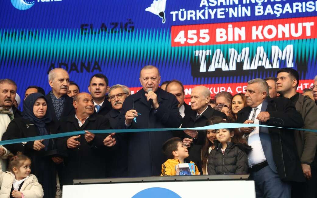 Erdoğan: Deprem turistleri gitti, biz buradayız Cumhurbaşkanı Recep Tayyip Erdoğan,