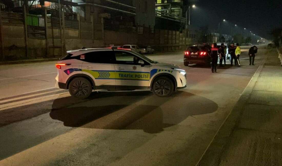 Dur ihtarına uymayan ehliyetsiz sürücüye 95 bin TL ceza Bursa'nın İnegöl ilçesinde polisin