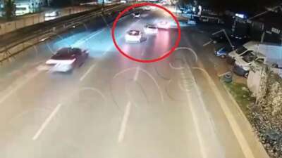 Ehliyetsiz genç makas yaparken kaza yaptı