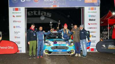 Geçen sene taklalar attığı yarışı, bu sene zirvede bitirdi