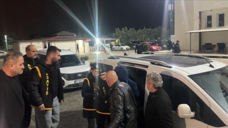 Güllü’nün kızı annesini öldürme suçlamasıyla tutuklandı Yalova’daki evinin terasının penceresinden düşen