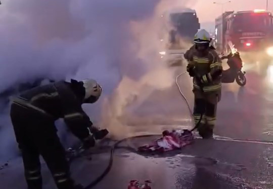 Bursa'da hareket halindeki otomobil,