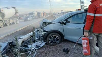 Bursa-Çanakkale istikametinde aydınlatma direğine çarpan