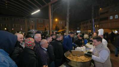 İnegöl Belediyesi’nin kandil gecesi helva