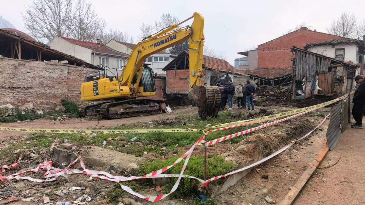 İnegöl’de Temel için kazılan yerden tarihi mezar kalıntıları çıktı