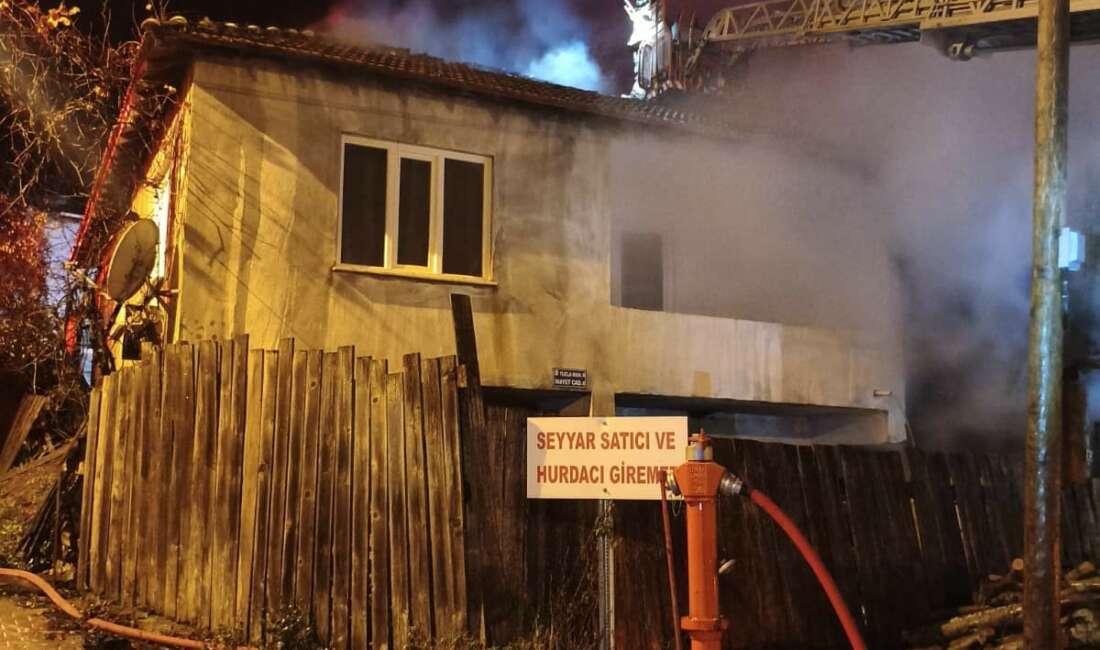 İnegöl’de samanlıkta başlayan yangın eve sıçradı Bursa’nın İnegöl ilçesinde samanlıkta