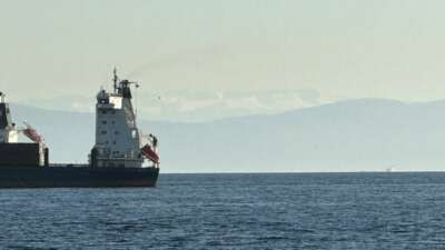 Mevsimin ilk kar yağışı düşen Bursa Uludağ’ın