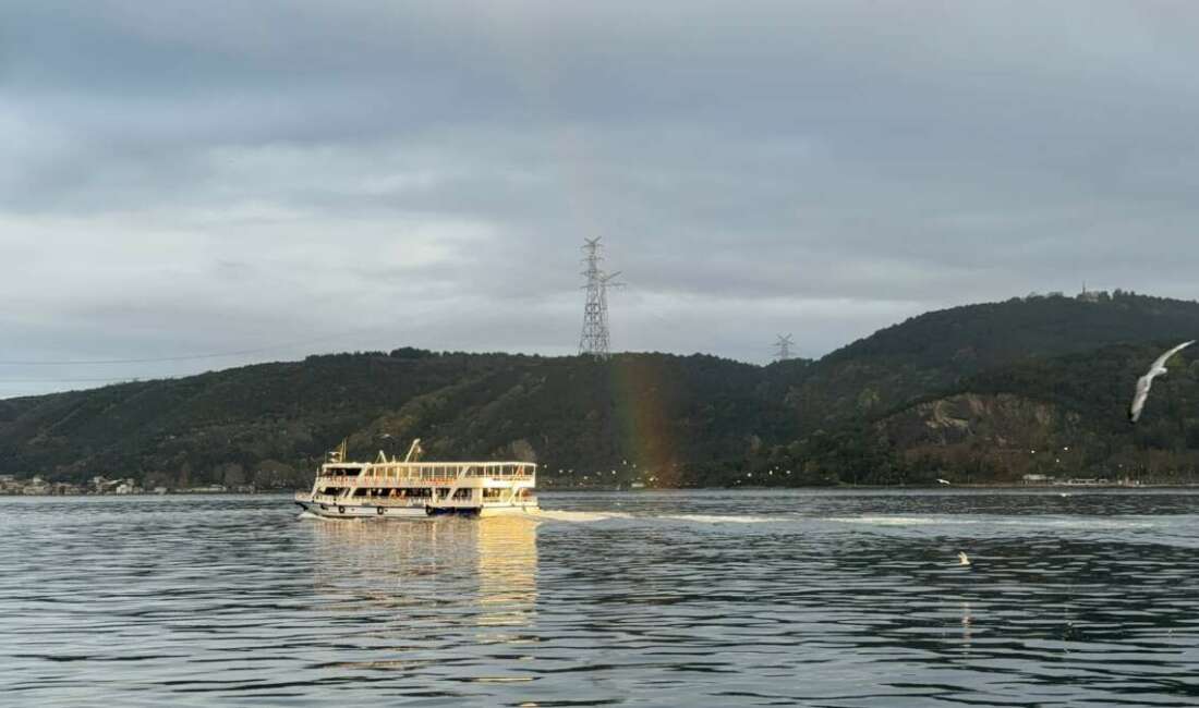 İstanbul Boğazı’nda gökkuşağı şöleni