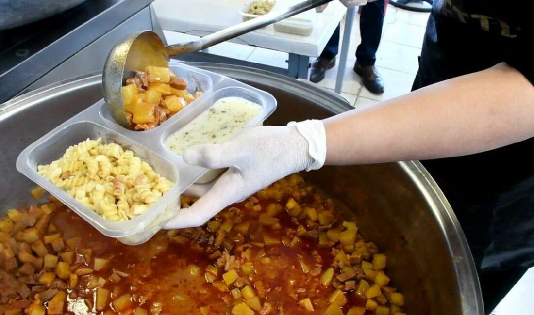 İznik Belediyesi’nden 365 gün sıcak yemek desteği İznik Belediyesi, sosyal belediyecilik