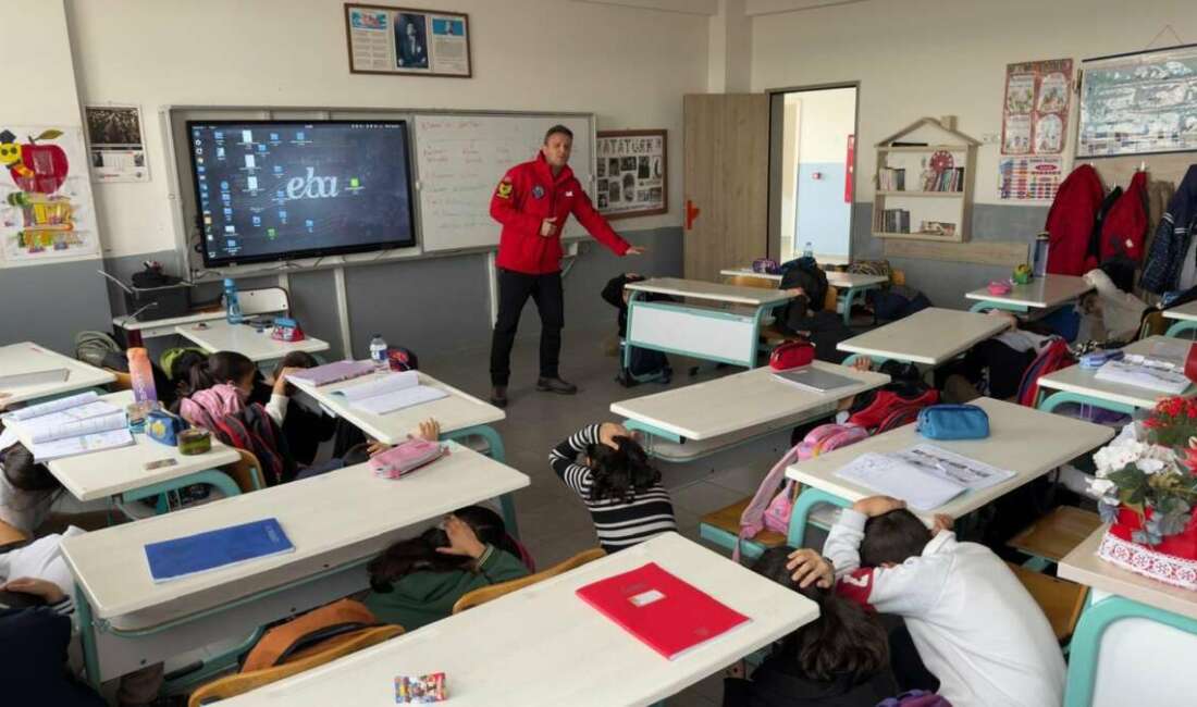 JAK’tan öğrencilere “Deprem farkındalık eğitimi” Bursa İl Jandarma Komutanlığı’na