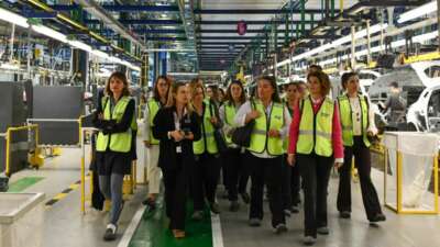 Kadının Güçlenmesi Bursa Platformu üyeleri, Oyak Renault’da buluştu