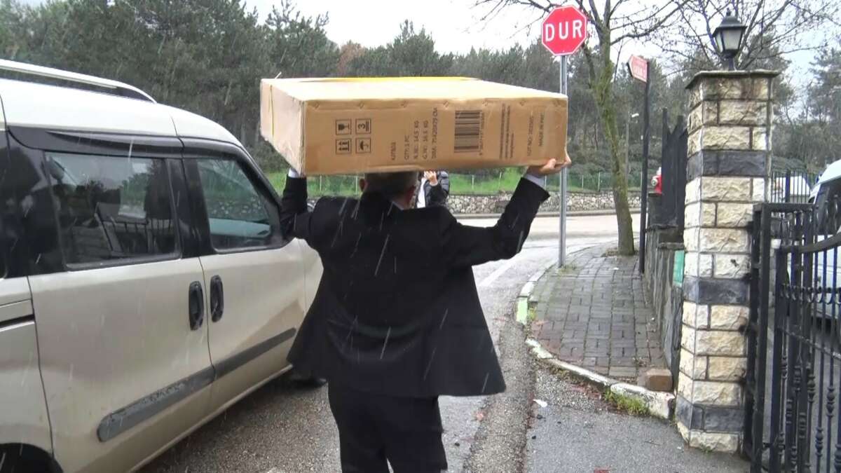 Karlı havada yürekleri ısıtan yardım