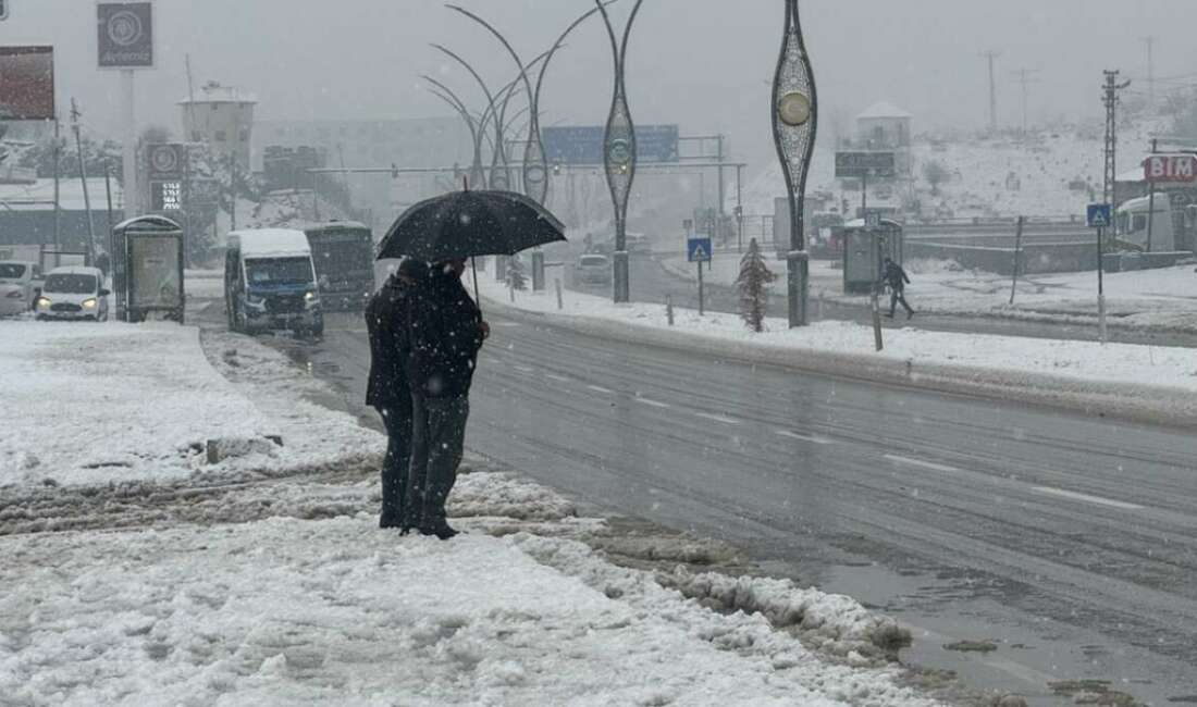 Kış Doğu’da etkisini gösterdi: 62 yerleşimin yolu kapandı Kış Doğu’da etkisini gösterdi: 62 yerleşimin yolu kapandı