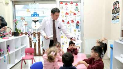 Başkan Erkan Aydın mesleğini çocuklara tanıttı